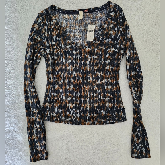 Pilcro Notched Waffle Top - Picture 2 of 3